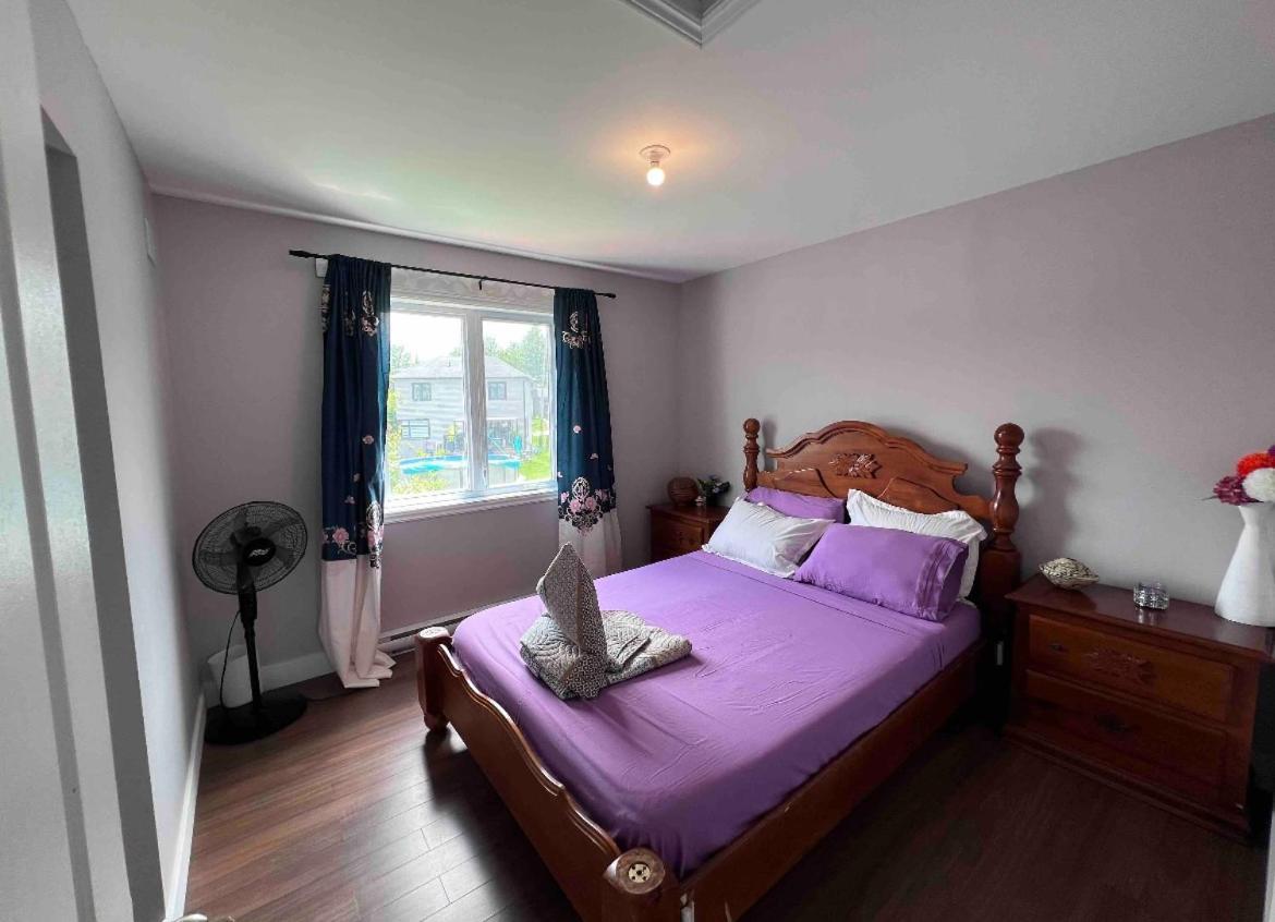 Maison Chaleureuse, Energetique Et Florale Sherbrooke Eksteriør billede
